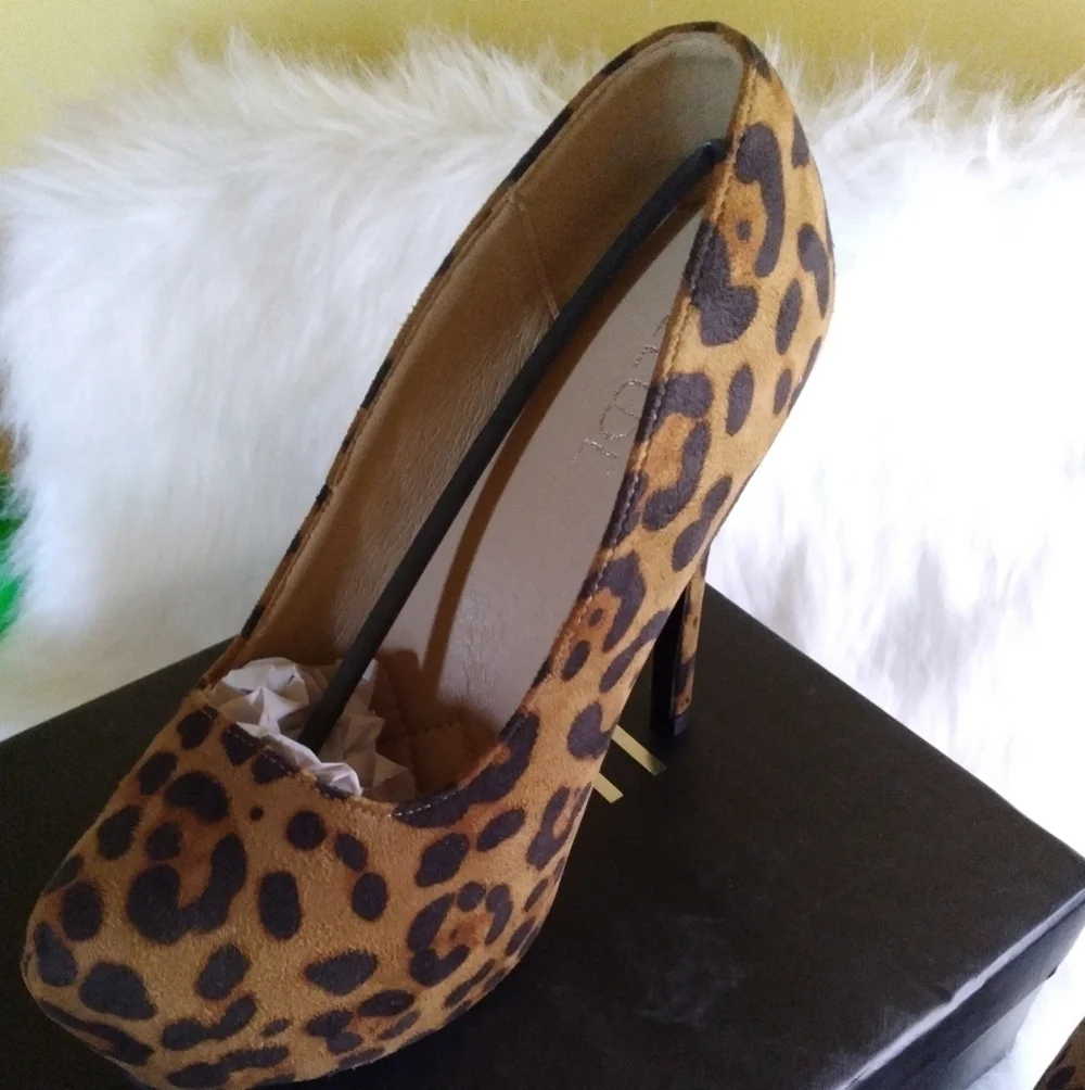 ILLUDE leopard suede heels size 6 1/2 office siren